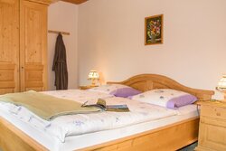 Schlafzimmer in der Ferienwohnung Hochkalter